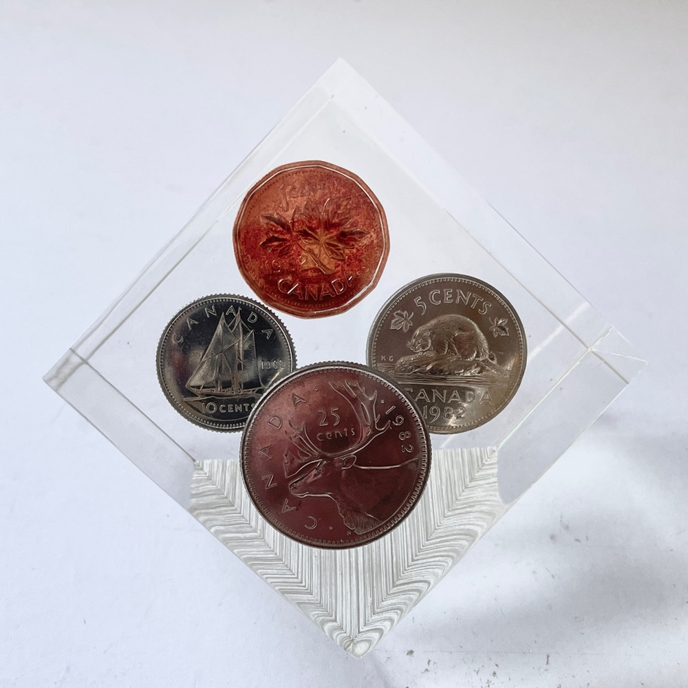 1982 Mint Vintage Royal Canadian Coin Lucite Paperweight Desk Decor Memorabilia